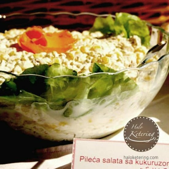 Pileća salata sa kukuruzom