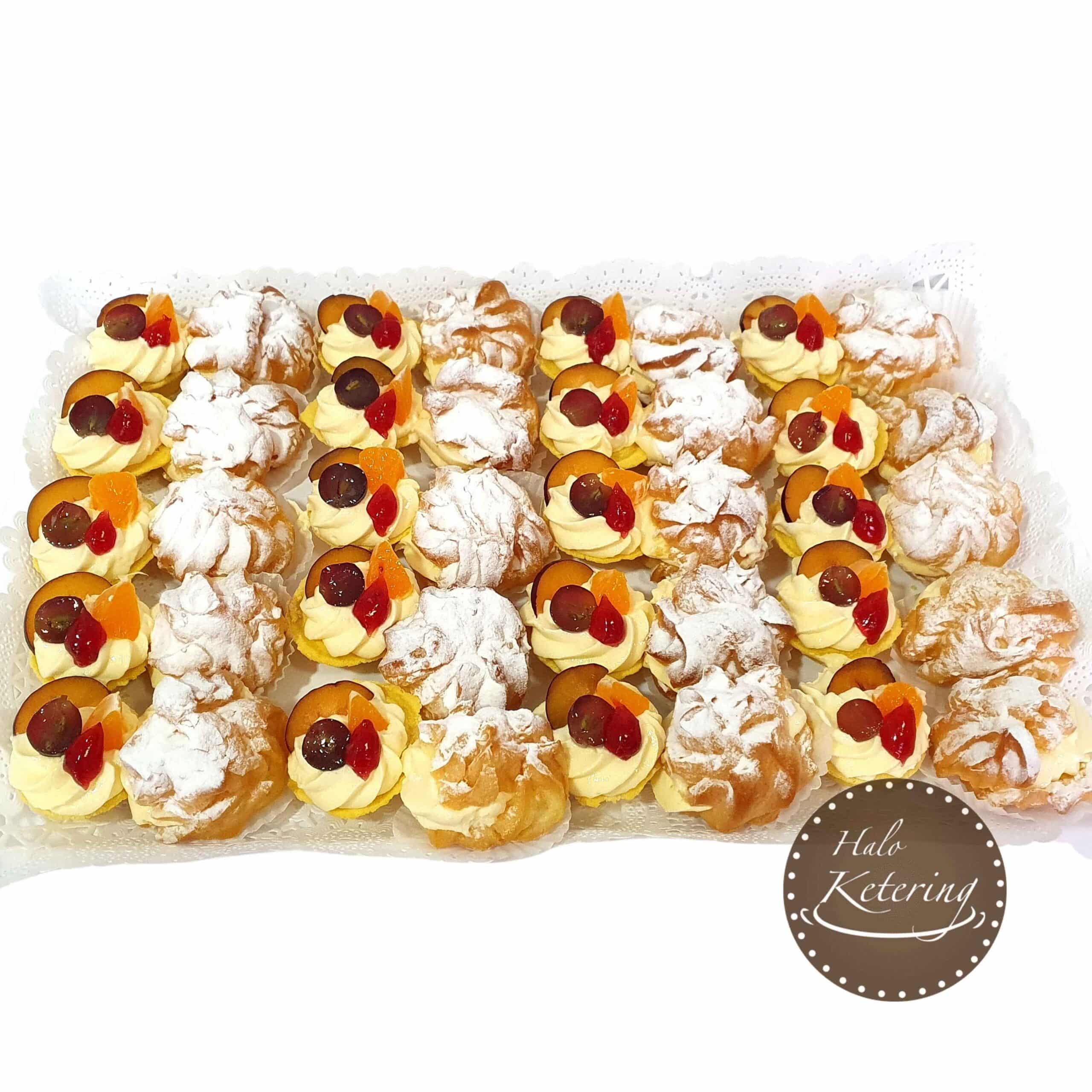 Mix voćnih korpica i princes-krofnica Mix voćnih korpica i princes-krofnica